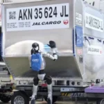 روبوتات شبيهة بالبشر في مطار هانيدا بطوكيو