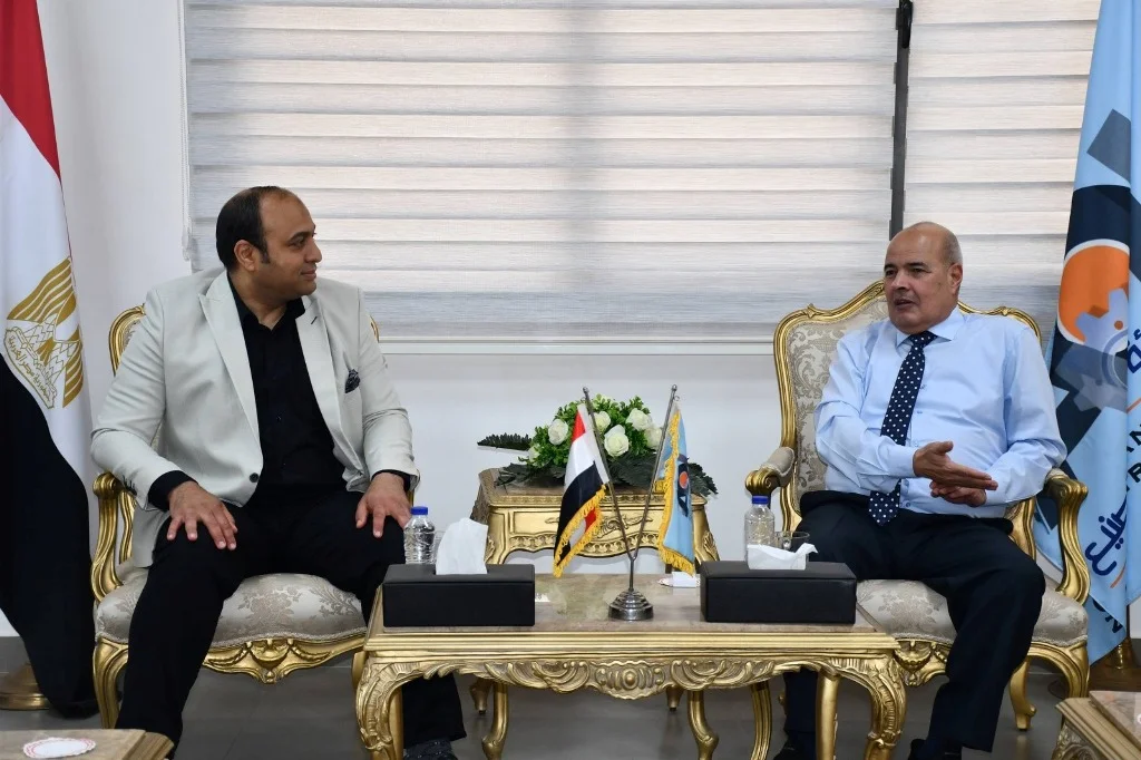 تعزيز التعاون بين شركة مياه الجيزة ومصنع المحركات