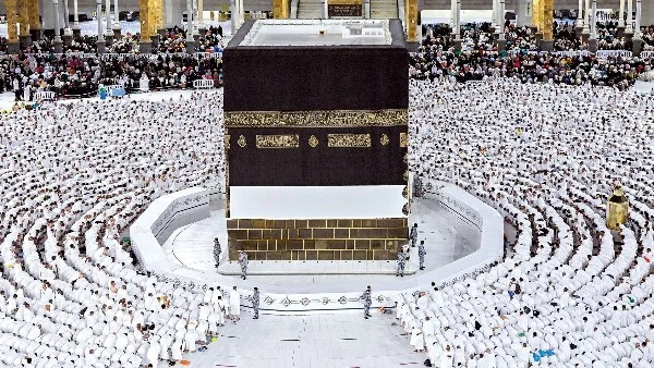 الحج بتأشيرات العمل والزيارة غير جائز شرعاً