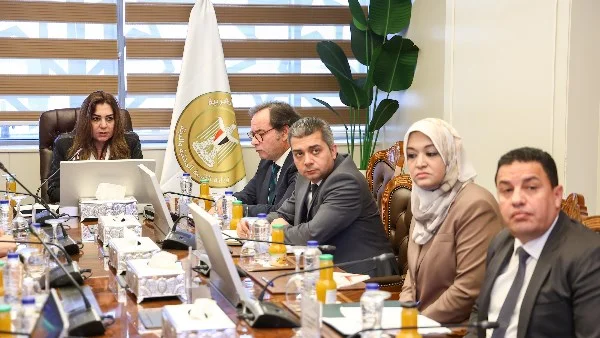وزيرة التنمية المحلية تتابع الملفات التنموية والخدمية