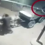 نقل عمود كهرباء أمام منزل مواطن في الدقهلية