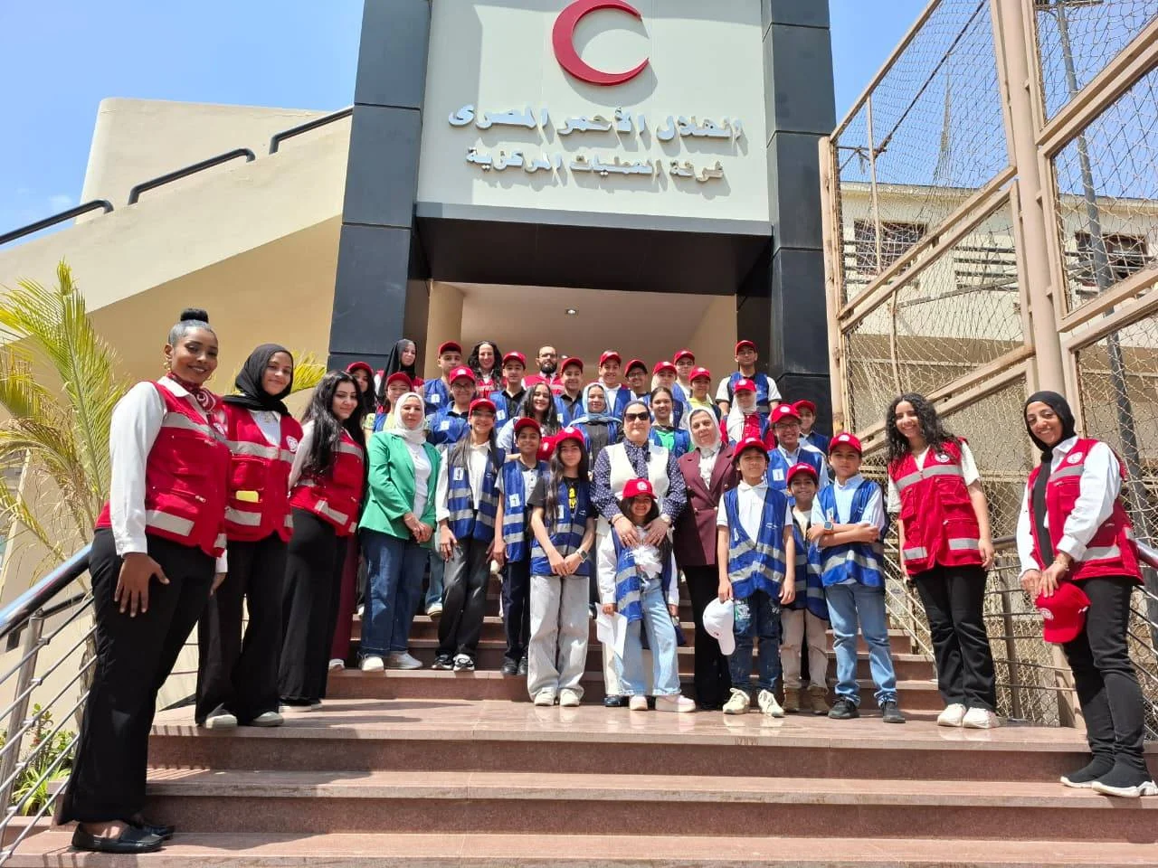 زيارة الأطفال للهلال الأحمر لتعزيز القيم الإنسانية