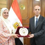 تكريم دنيا عطوة بجامعة بني سويف