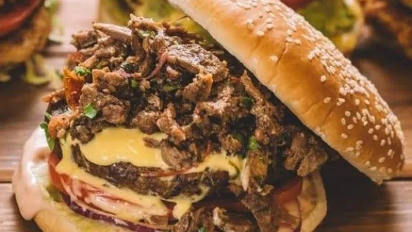 طريقة تحضير برجر شاورما بطعم غني وقوام مثالي