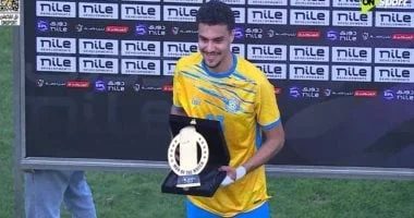 أحمد أيمن يُتوج بجائزة أفضل لاعب في مباراة الإسماعيلي وبتروجت