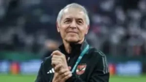 اعتذار للمدير الفني كولر ضرورة ملحة لنجم الأهلي السابق