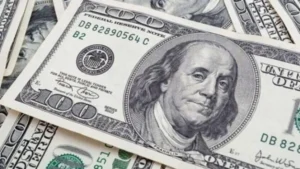 الدولار يتجاوز 53 جنيهاً في البنوك المصرية