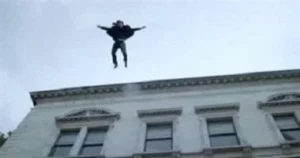 مأساة في مدينة نصر: وفاة شخص إثر سقوطه من مبنى