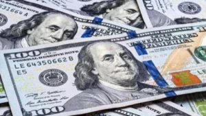 سعر الدولار يتجاوز 53 جنيهاً في 6 بنوك مصرية