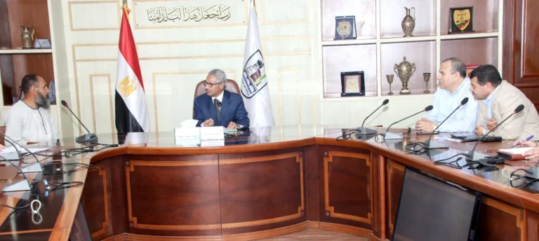 محافظ بني سويف يواصل لقاءاته مع المواطنين لحل مشاكلهم