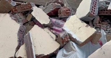 انهيار منزل بخمسة طوابق في بنها وإصابة شخصين