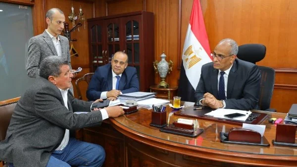 محافظ كفر الشيخ يناقش مع النواب ملفات خدمية وتنموية