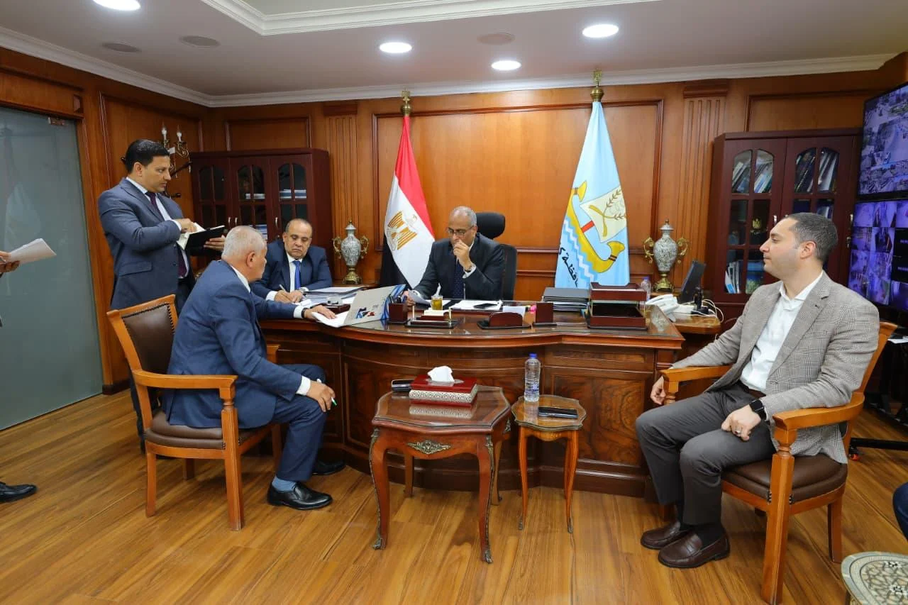 محافظ كفر الشيخ يناقش مشروعات تنموية مع النواب والشيوخ