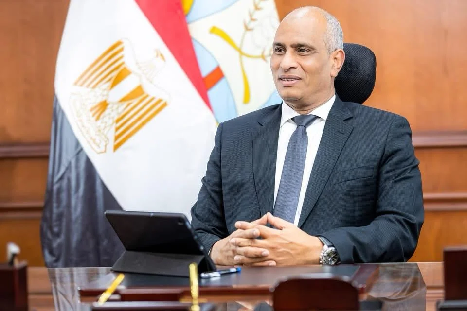 محافظ كفر الشيخ يؤكد على حماية الأراضي الزراعية وتطوير المتنزهات