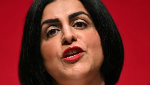 وزيرة الداخلية البريطانية: لا دلائل تربط الطعن بإيران