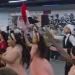 عرض فني لفرقة الأنفوشي في مترو الإسكندرية