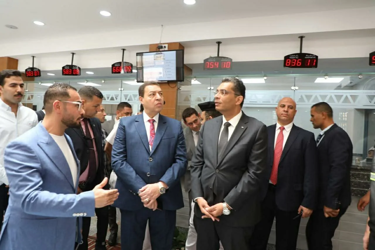 محافظ البحر الأحمر يتفقد وحدة مرور سفاجا الجديدة