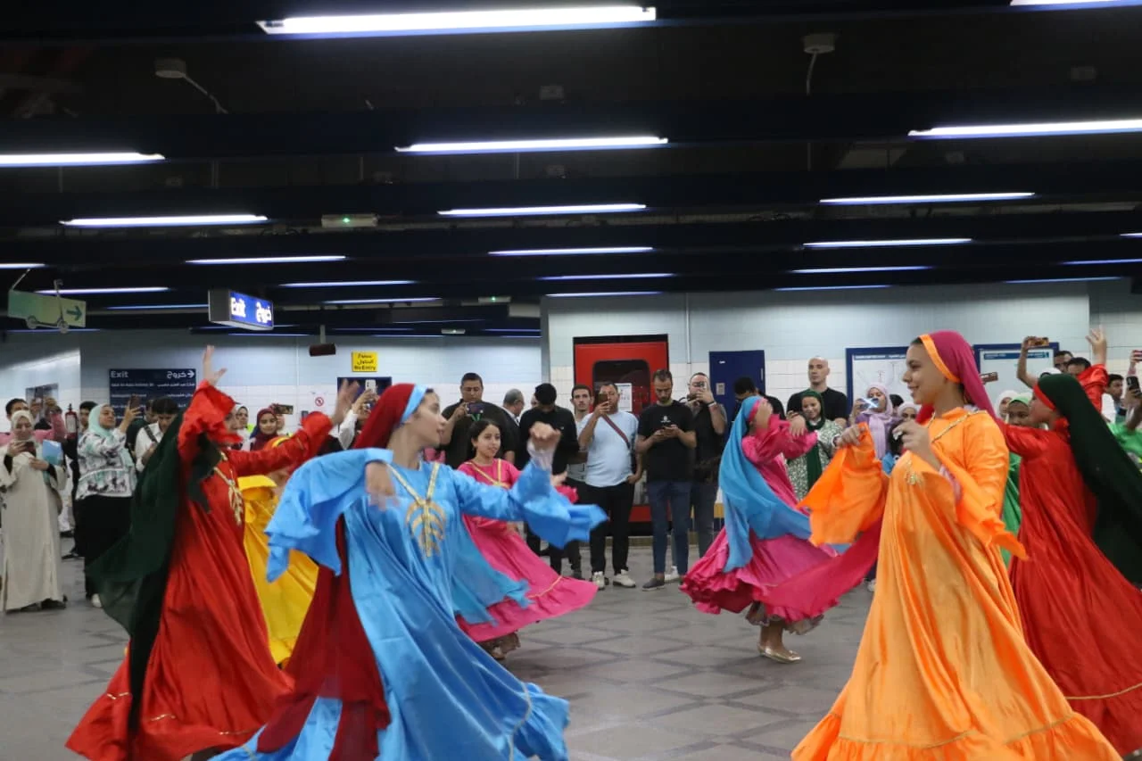 عرض فني لفرقة الأنفوشي في هليوبوليس