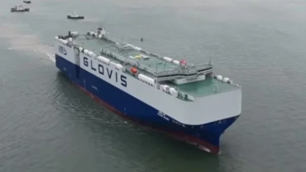 الصين تطلق أكبر ناقلة سيارات صديقة للبيئة