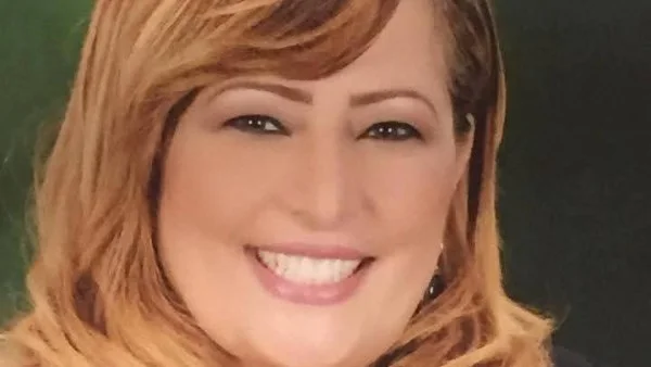 إليزابيث شاكر تدعو لاستراتيجية وطنية لمواجهة الكلاب الضالة