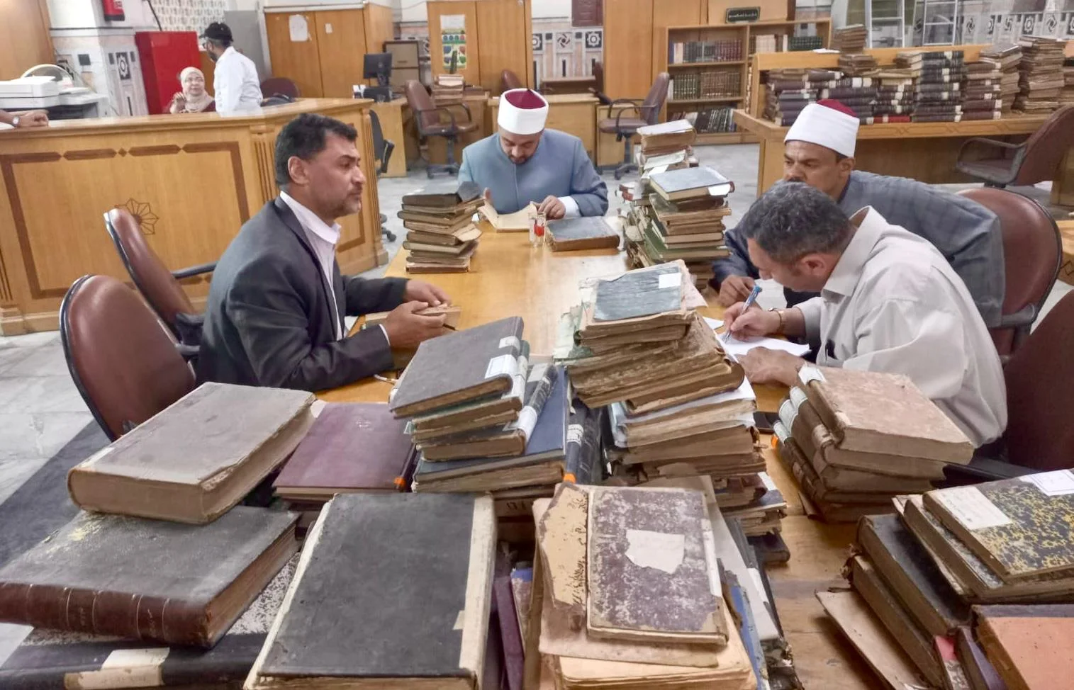 أعمال الترقيم والفهرسة بمكتبة المخطوطات تتواصل