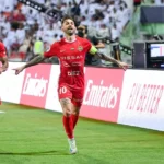 شباب الأهلي يتعادل مع خورفكان ويبتعد عن لقب الدوري