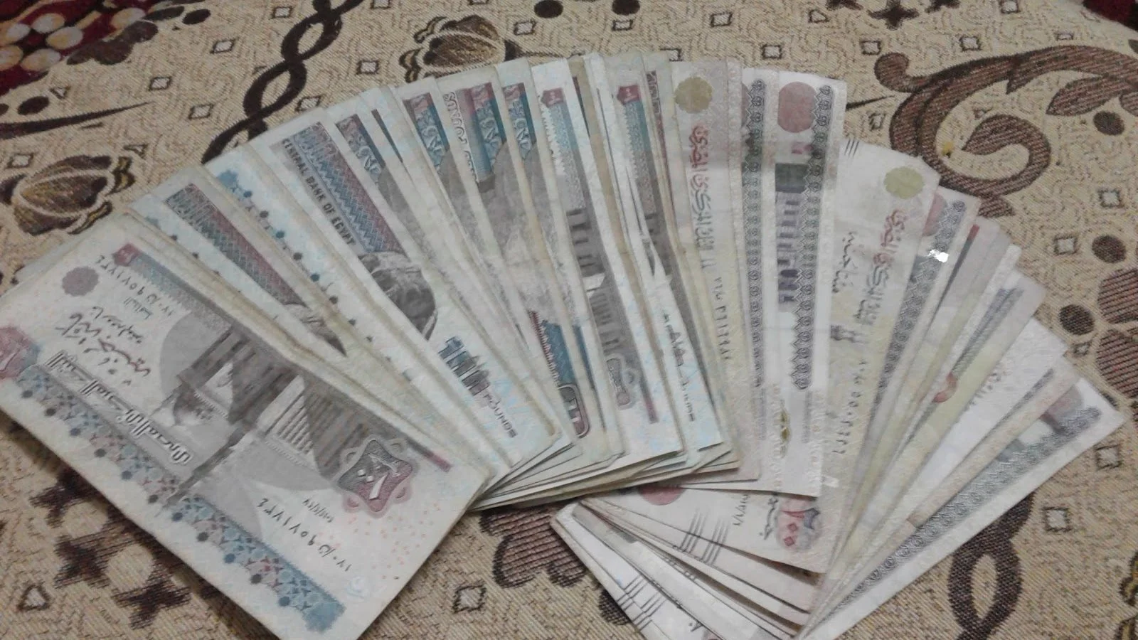 تحذير من محرمات النقوط في المناسبات