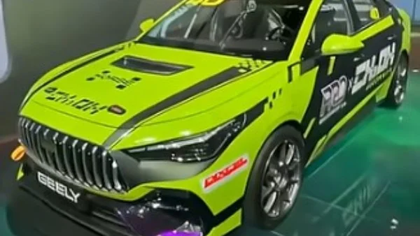 جيلي تكشف عن جالاكسي شينغ ياو 6 في معرض بكين