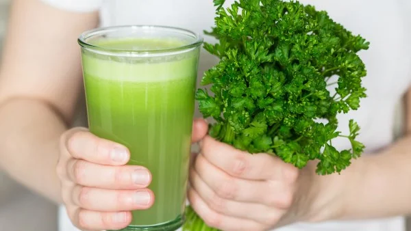 فوائد مشروب البقدونس الصحية