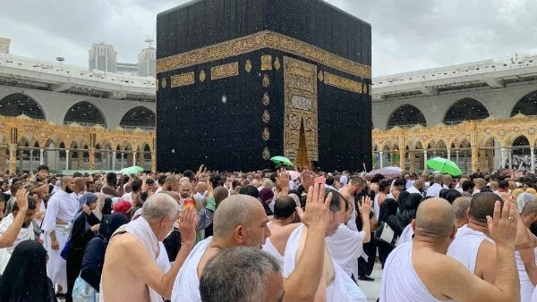 كيفية أداء العمرة خطوة بخطوة للرجال والنساء