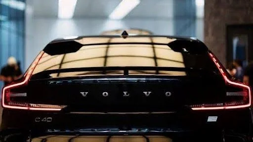 تراجع أرباح فولفو التشغيلية في الربع الأول من 2023