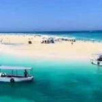 شاطئ الغرام: جمال طبيعة يجذب المصطافين في مرسى مطروح