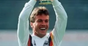 لوثر ماتيوس يستمتع بإجازته في سوما باي