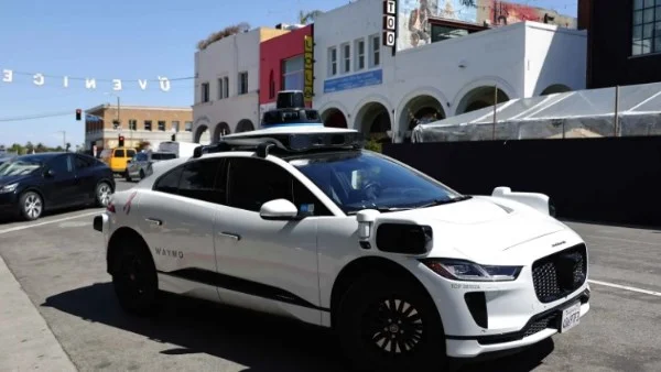 الصين توقف تراخيص روبوتاكسي جديدة بسبب فوضى بايدو