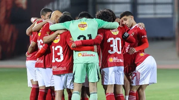 الأهلي يتفق مع لاعبين محترفين لتعزيز صفوفه