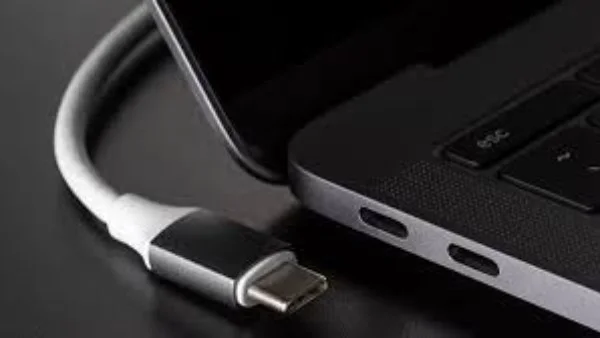 الاتحاد الأوروبي يلزم مصنعي اللابتوب بمنفذ USB-C