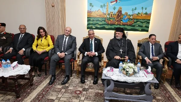 محافظ الجيزة يهنئ الكنيسة الكاثوليكية بعيد القيامة