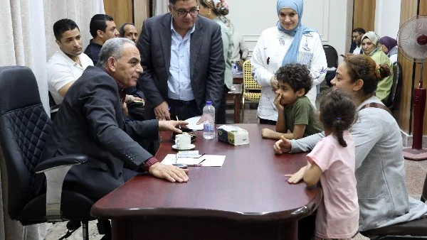 محافظ الإسماعيلية يستمع لمطالب المواطنين في لقاء جماهيري