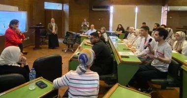 نادية بدراوي تبحث تطوير التعليم في طب قصر العيني