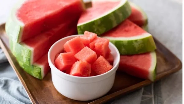 علامات تدل على فساد البطيخ
