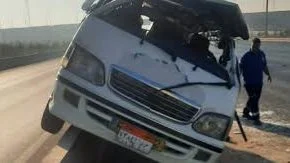 انقلاب ميكروباص على طريق قنا سفاجا وإصابة 10 أشخاص