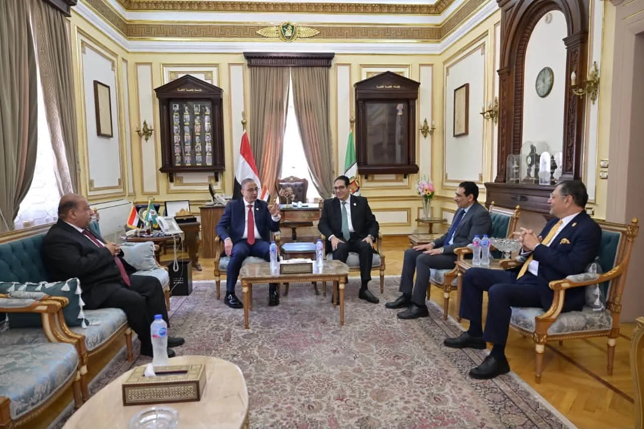 تعزيز التعاون بين جامعة القاهرة ومحافظة الجيزة