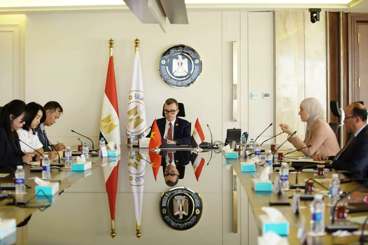 بحث تعزيز التعاون الاقتصادي بين مصر وفيتنام