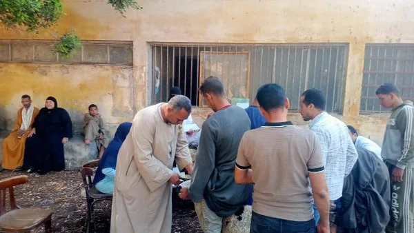 تسليم 132 رأس أغنام وماعز لـ61 أسرة في القوصية