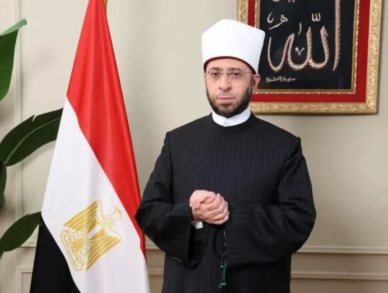 وزير الأوقاف يهنئ عمال مصر بعيدهم