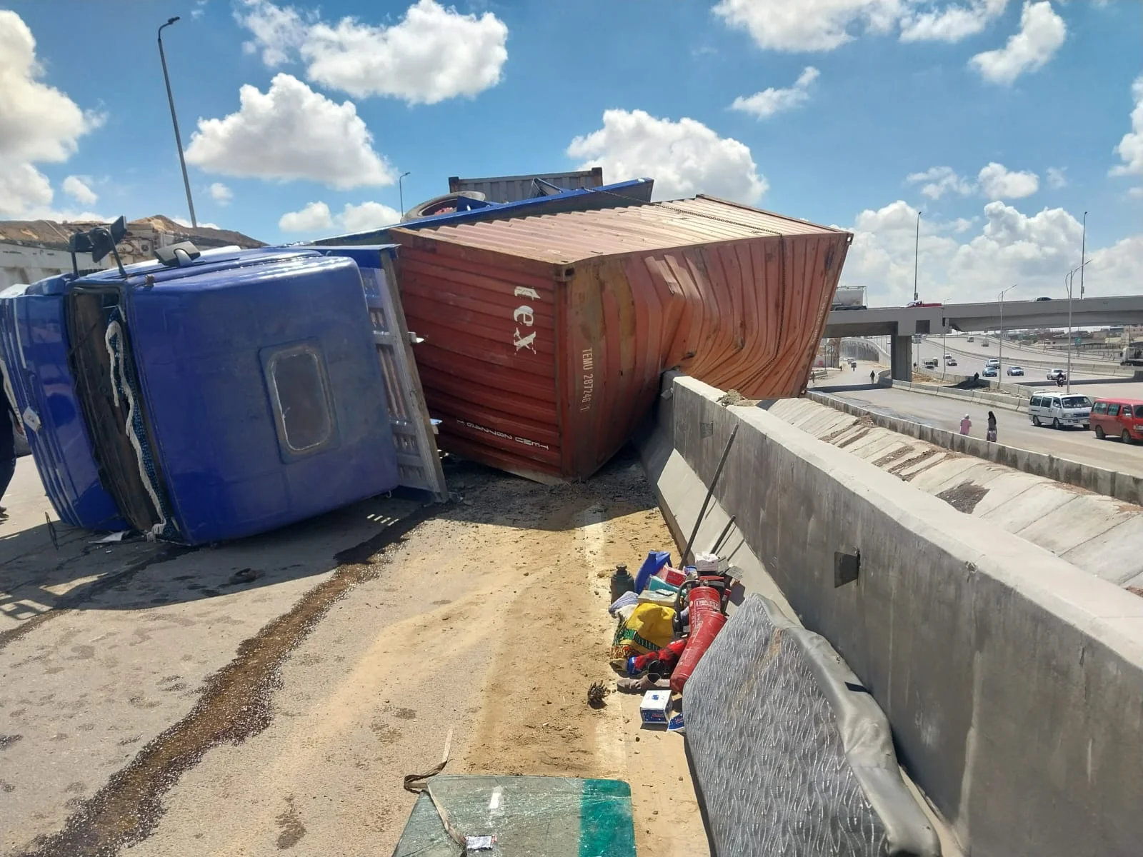 حادث مروع يودي بحياة سائق ويصيب آخر في الإسكندرية