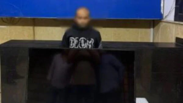 لص يسرق شقة في دار السلام بأسلوب كسر الباب