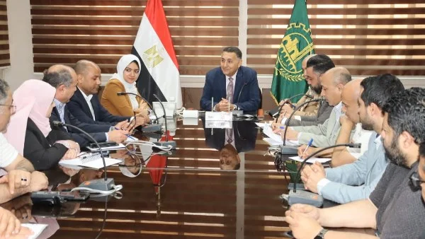 لقاء لتسريع أعمال رصف طريق طوخ بالقليوبية