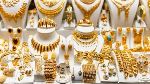 استقرار أسعار الذهب رغم بلوغها أعلى مستوى في 3 أسابيع