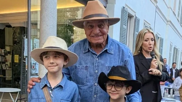 زاهي حواس يواصل جولته الثقافية في ميلانو